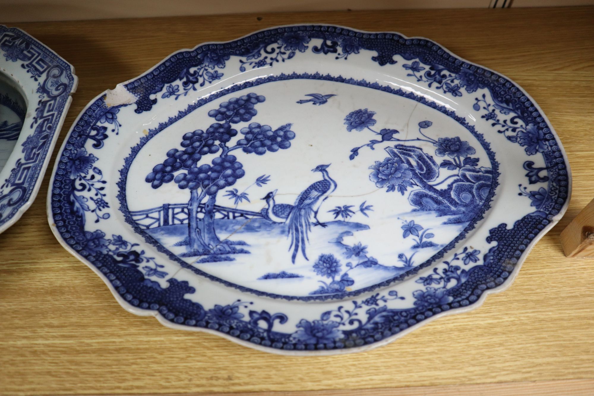 A Chinese blue and white bowl, three Chinese blue and white plates and an Imari plate, largest diameter 41.5cm
